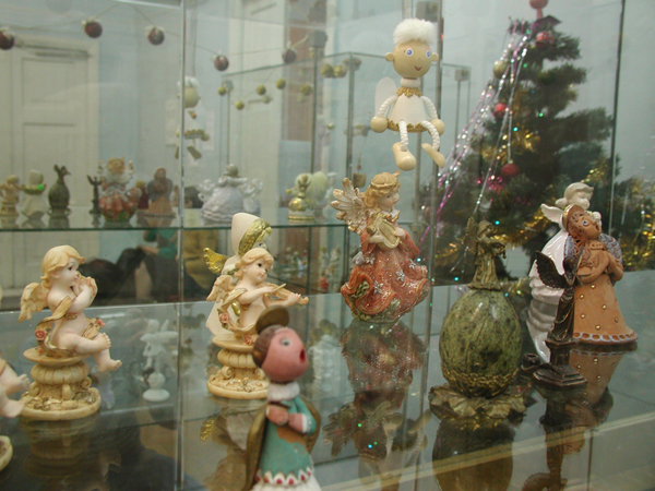 Экспозиции: Рождественская выставка Взгляни на дом свой, ангел в Ярославском музее
