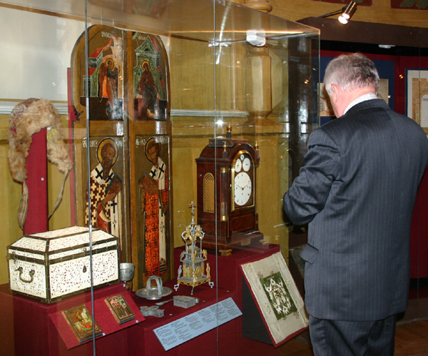 Экспозиции: Председатель Исторического музея Сергей Александрович в кабинете председателя
