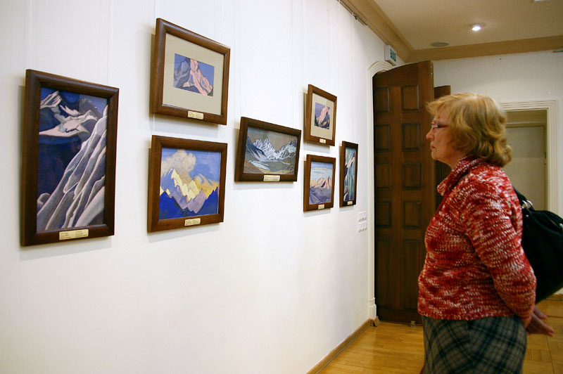 Экспозиции: На выставке картин Весть Красоты из фондов Музея имени Н.К.Рериха в  Национальной художественной галерее «ХАЗИНЭ», Казань, февраль 2011 г.
