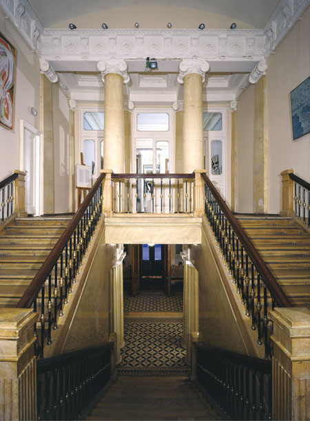 Экспозиции: Прадная лестница Российской Академии художеств
