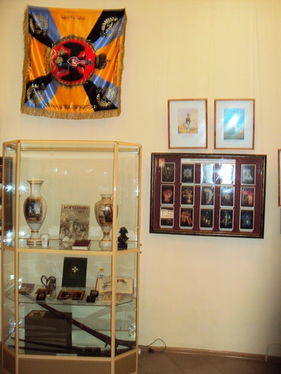 Экспозиции: фрагмент экспозиции с наградным полковым знаменем
