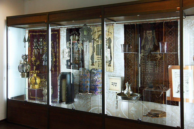 Экспозиции: Зал Синагога и религиозная жизнь
