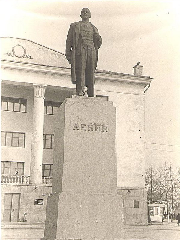 Экспозиции: «Керенский и Ленин» в Музее истории и культуры г. Воткинска.
