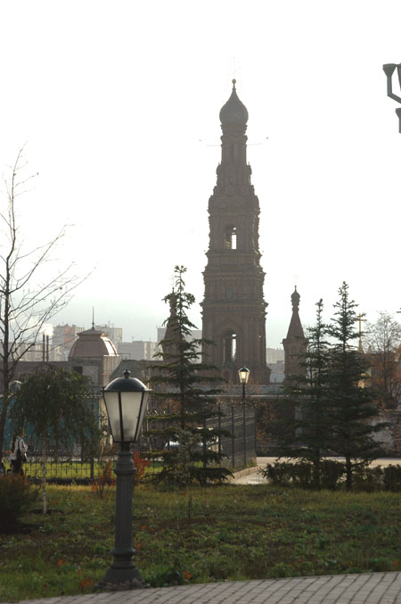 Значимые места: Богоявленская колокольня на ул. Баумана. Вид из университетского двора
