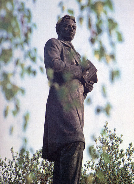 Значимые места: Памятник Г. Тукаю в Казани
