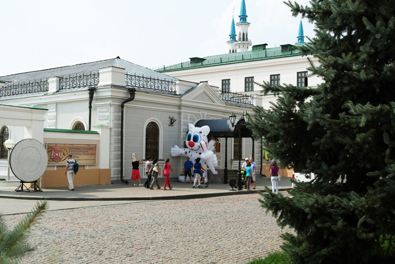 Значимые места: Талисман Универсиады 2013 – Барсик Юни приветствует гостей Казанского Кремля!
