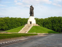 Значимые места: Мемориал советским воинам в Трептов парке, Берлин

