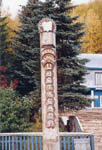 Стелла с надписью Музей Марины Цветаевой основан в 1992 г.
