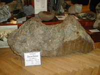 Значимые места: Метеорит Билибино в экспозиции геологического зала
