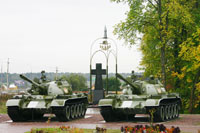 Значимые места: Памятный знак - крест, звонница из деталей танка Т-34
