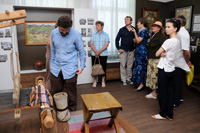Посетители музея в экспозиционном зале Мир Шукшина. Земля и люди
