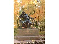 Значимые места: Памятник Пушкину в Лицейском саду
