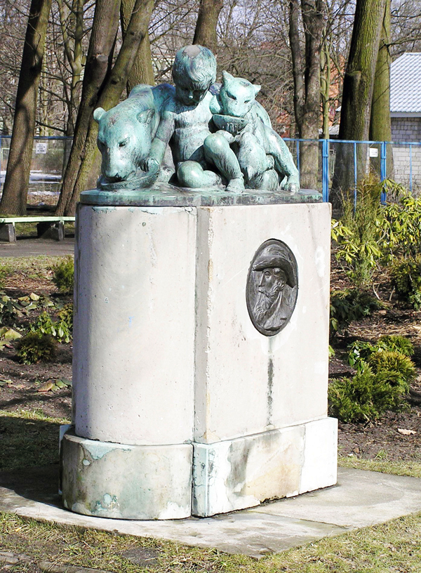 Значимые места: Памятник Герману Клаасу
