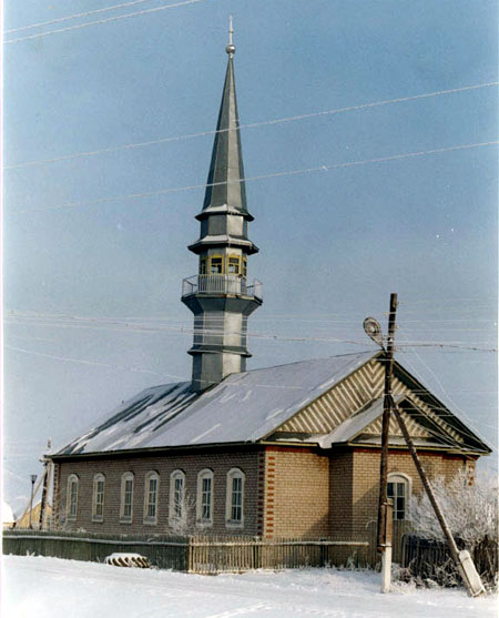 Значимые места: Мечеть. Открыта в 1995 г. Построена на месте старой мечети XIX в.
