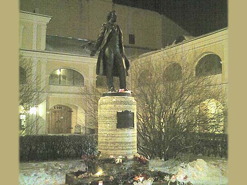 Значимые места: Памятник А.С.Пушкину работы Н.В.Дыдыкина
