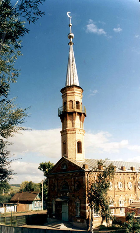 Значимые места: Мечеть соборная. Построена в 1910 г. Минарет восстановлен в 1991 г.
