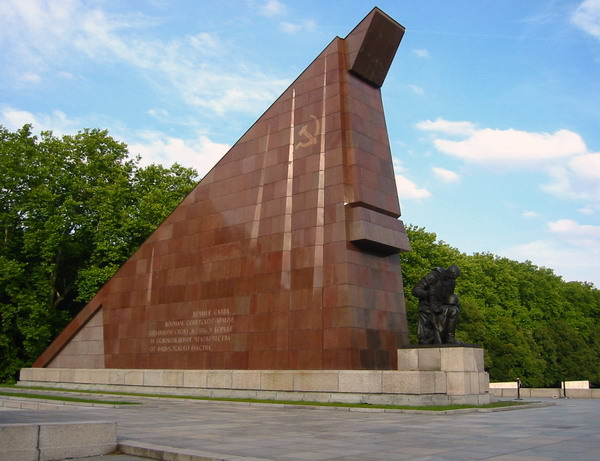 Здания и сооружения: Мемориал советским воинам в Трептов парке, Берлин
