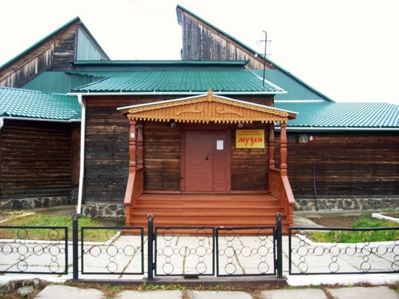 Здания и сооружения: Тасеевский краеведческий музей
