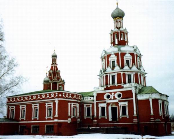 Здания и сооружения: Смоленская церковь (1691-1694 гг.) в селе Софрино Московской области, стиль нарышкинское барокко
