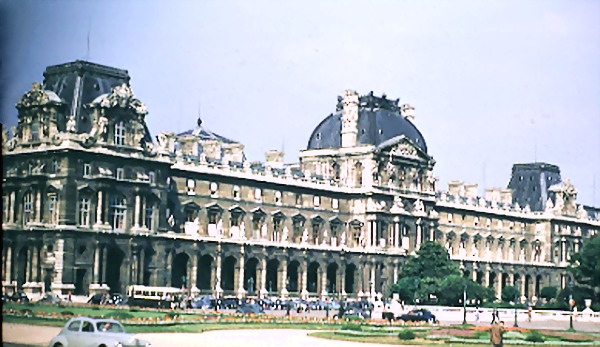 Здания и сооружения: Лувр
