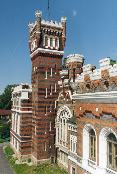 Здания и сооружения: Усадебно-архитектурный музей-заповедник Замок Шереметева, вид Византийской башни
