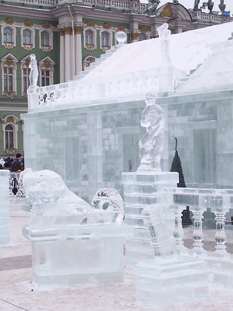 Здания и сооружения: Ледяной дворец и его ледяные стражи
