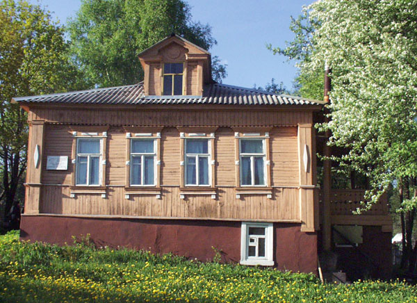 Здания и сооружения: Дом А.К.Голицыной в Дютьково. Вид со двора. Фото А.Лебедева
