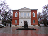 Здания и сооружения: Исторический корпус музея по ул. Радищева, 39
