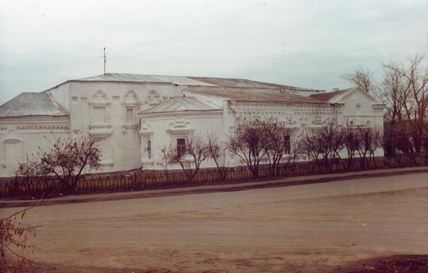 Здания и сооружения: Здание музея - бывшая Николаевская приходская церковь. 2001г
