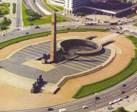 Обелиск и скульптурная группа Победители. Монумент героическим защитникам Ленинграда
