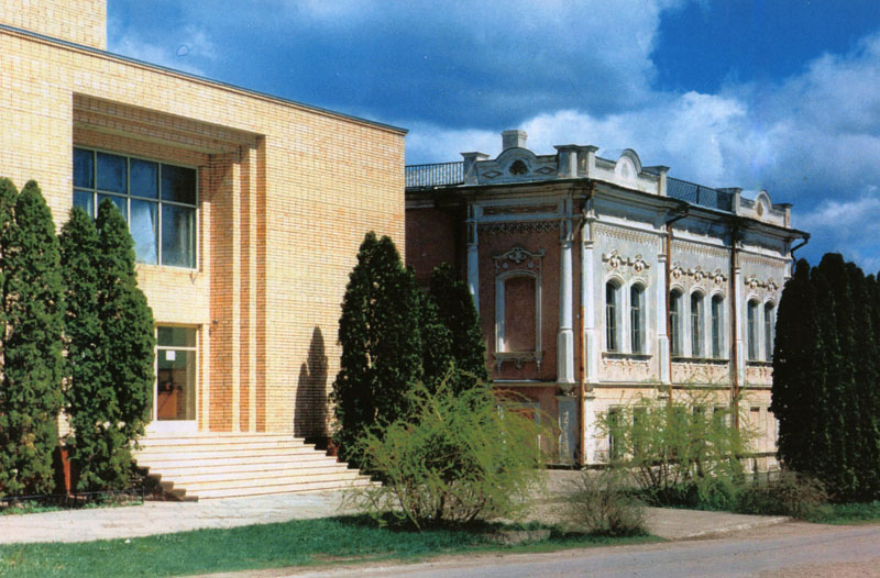 Здания и сооружения: Здания Хвалынского краеведческого музея

