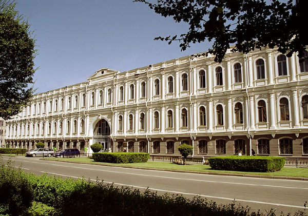 Здания и сооружения: Ставропольский музей-заповедник поздравляет портал Музеи России
