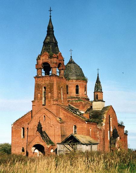 Здания и сооружения: Введенская церковь в с. Пет. 1912-1913 гг. Фото А.В.Слезкина
