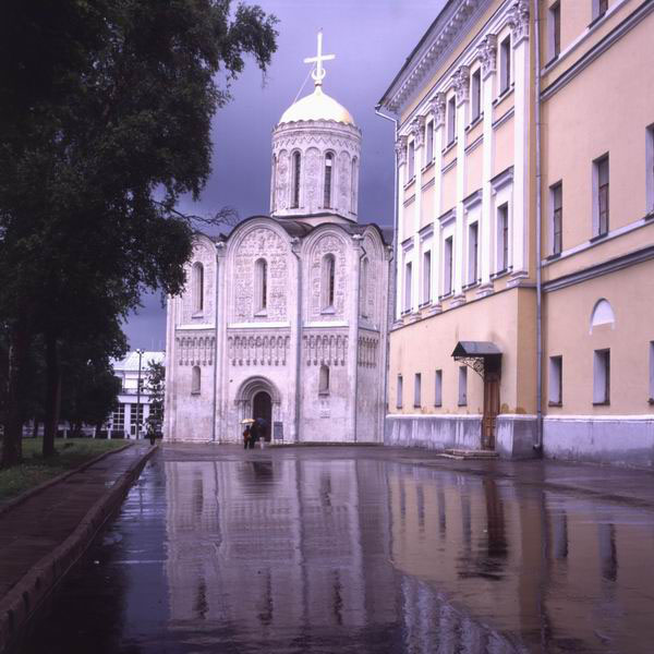 Здания и сооружения: Владимиро-Суздальский музей поздравляет портал Музеи России
