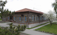 Здания и сооружения: Школа, где учился и работал В.М. Шукшин (главное здание музея)
