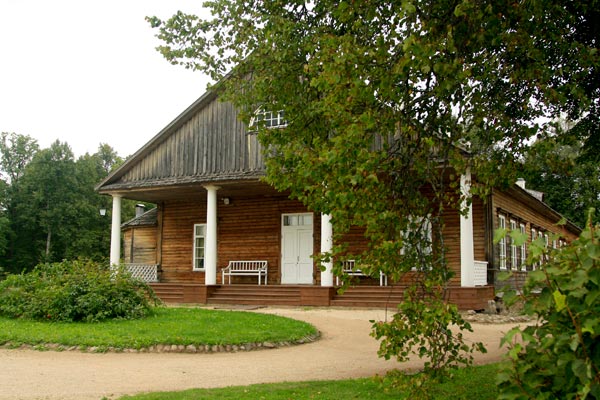 Здания и сооружения: Дом-музей Осиповых и Вульфов в Тригорском
