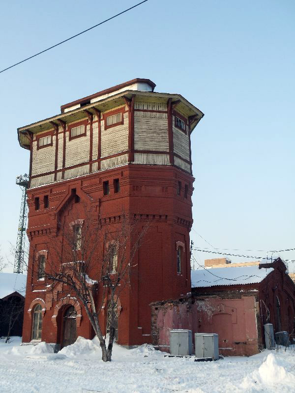 Здания и сооружения: Водонапорная башня, построенная в 1901 году по проекту архитектора Юрия Дидерикса
