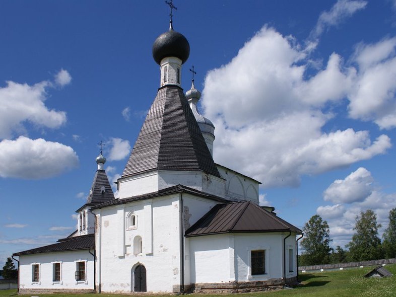 Здания и сооружения: Церковь Мартиниана ансамбля Ферапонтова монастыря.
