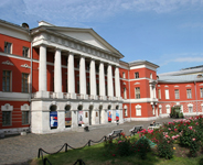 Здания и сооружения: Государственный центральный музей современной истории России
