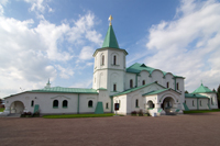 Здания и сооружения: Ратная палата, где расположен музей Россия в Великой войне
