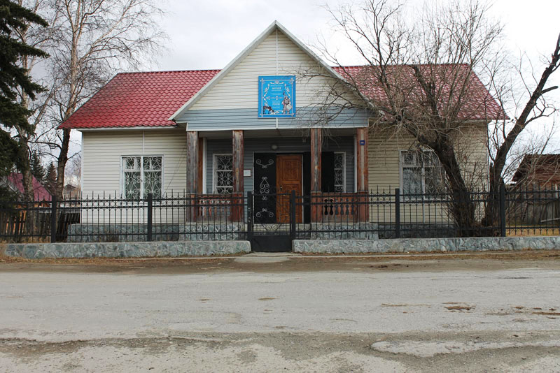 Здания и сооружения: Краеведческий музей имени И.В. Шодоева
