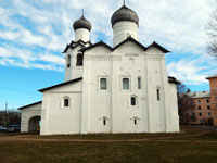 Здания и сооружения: Спасо-Преображенский собор (XII в), где расположен Старорусский краеведческий музей
