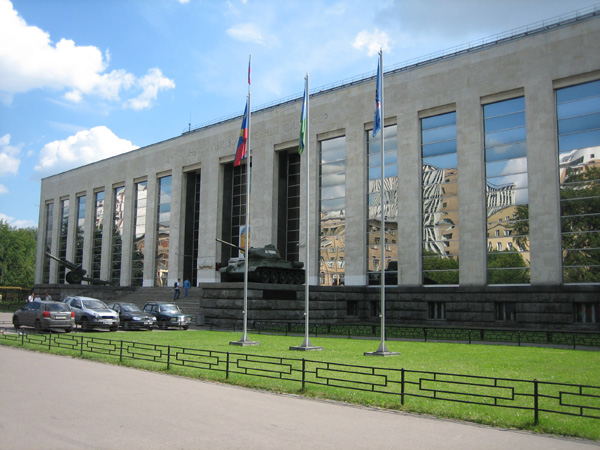 Здания и сооружения: Вид на главное здание Центральног музея Вооруженных сил
