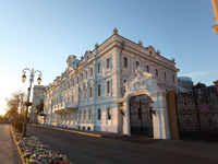 Здания и сооружения: Фасад главного здания Усадьбы Рукавишниковых

