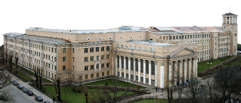 Здания и сооружения: Фасад здания Санкт-Петербургского государственного университета водных коммуникаций
