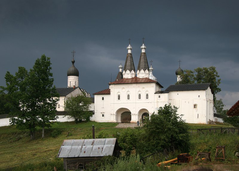Здания и сооружения: Ферапонтов мужской монастырь
