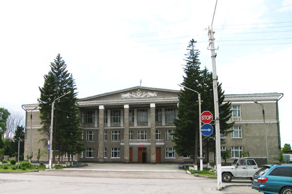 Здания и сооружения: Черепановский районный Дворец культуры, в здании которого находится музей
