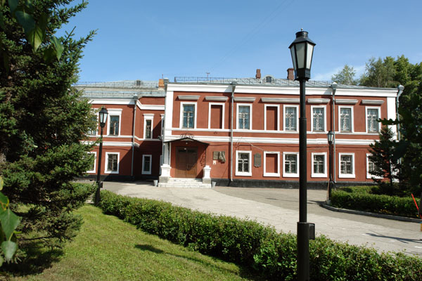 Здания и сооружения: Государственный музей истории литературы, искусства и культуры Алтая
