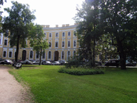 Здание, где находится Выставочный зал Ленинградской области Смольный
