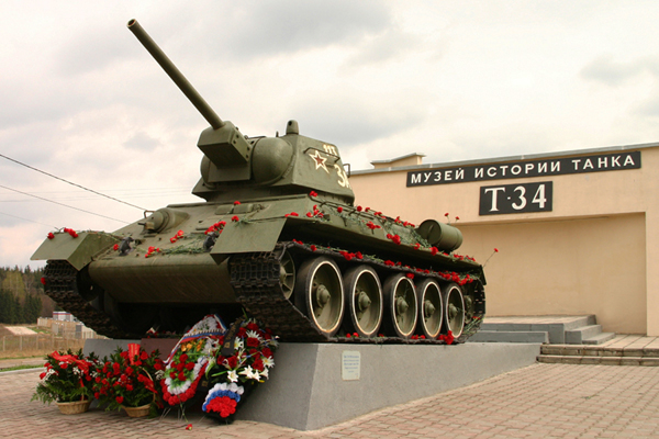 Здания и сооружения: Танк Т-34 и его музей

